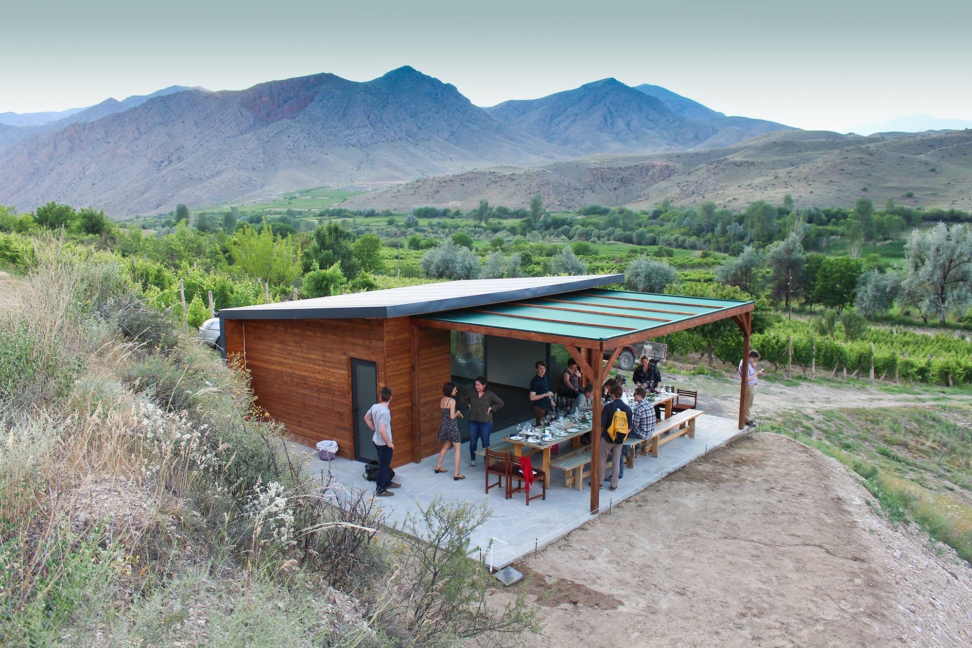 MOMIK WineCube & Gastro Yard